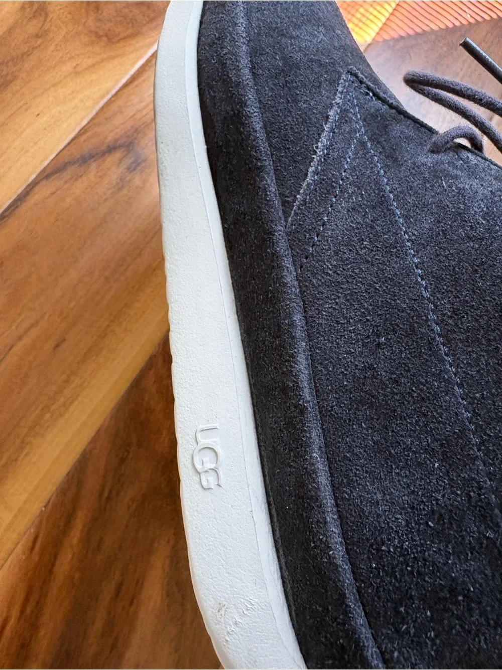 UGG Men's Chukka Boots Bundle Size 9 - Navy (Like New) & Black (Flawed) w/boxes
